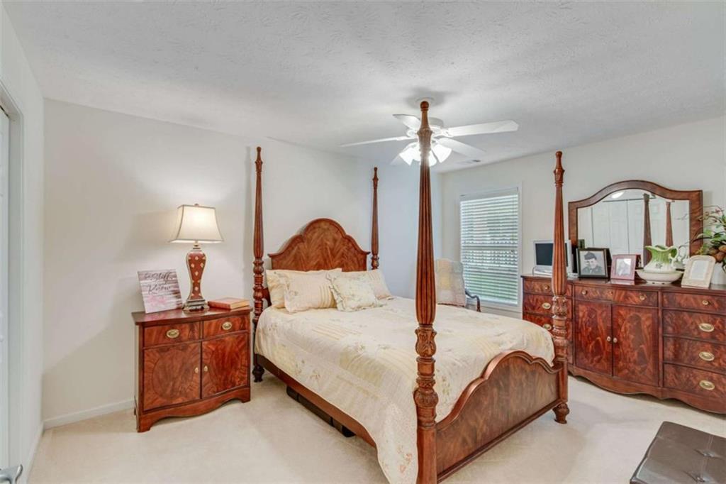 936 Village View Circle