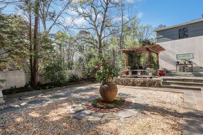 1211 Oakdale Road