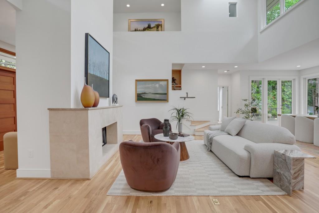 1211 Oakdale Road