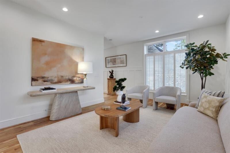 1211 Oakdale Road