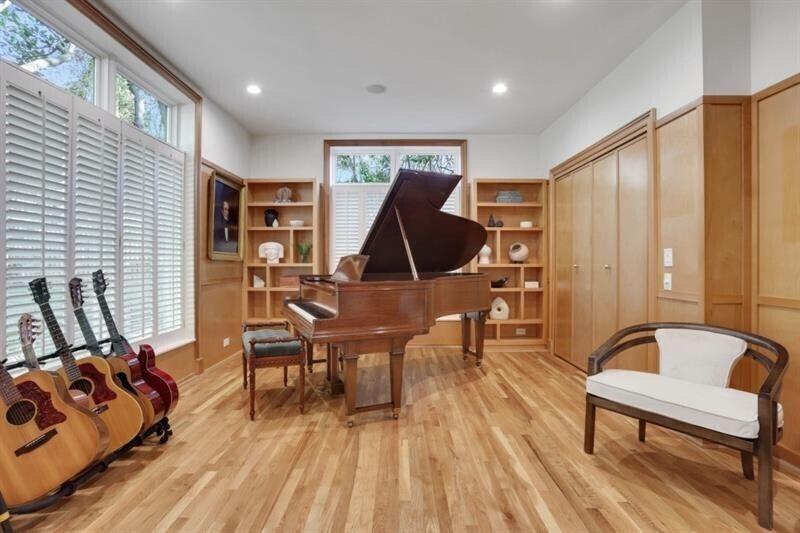 1211 Oakdale Road