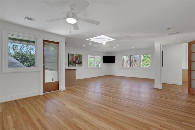 1211 Oakdale Road