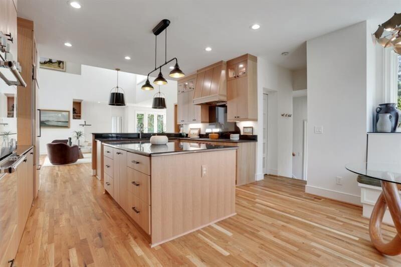 1211 Oakdale Road