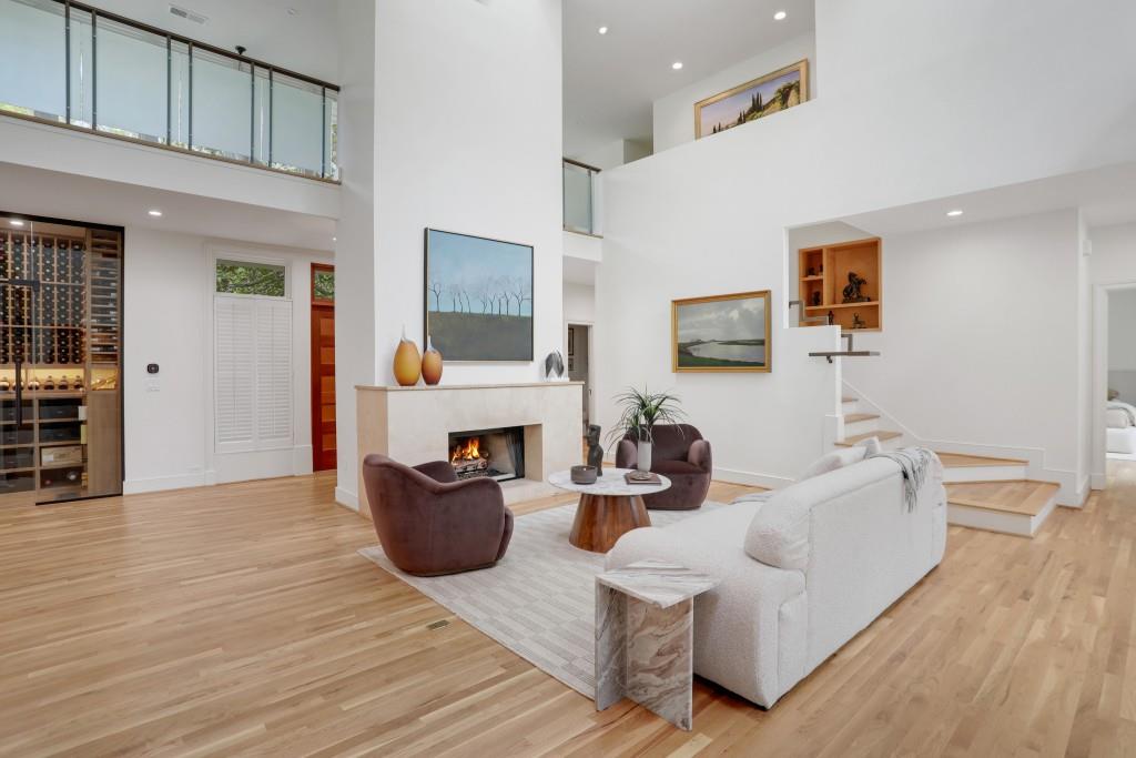1211 Oakdale Road