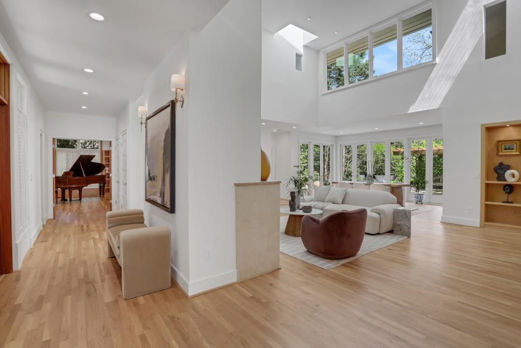1211 Oakdale Road