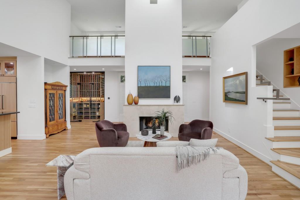 1211 Oakdale Road