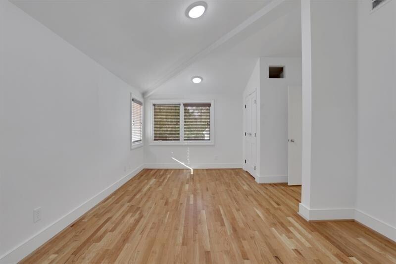 1211 Oakdale Road