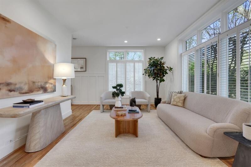 1211 Oakdale Road