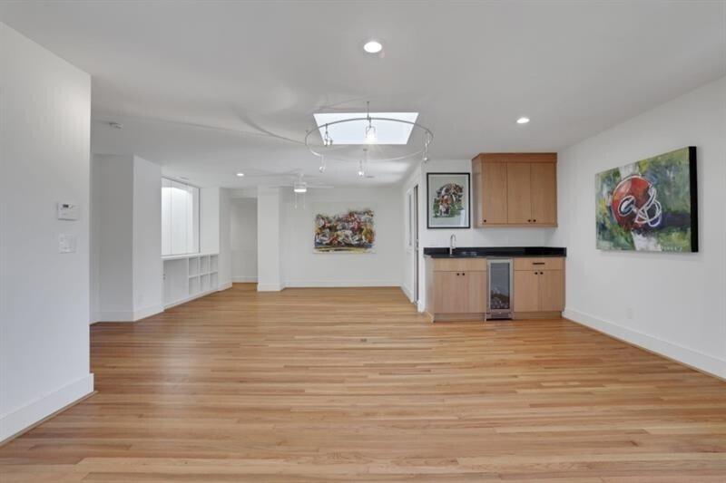1211 Oakdale Road