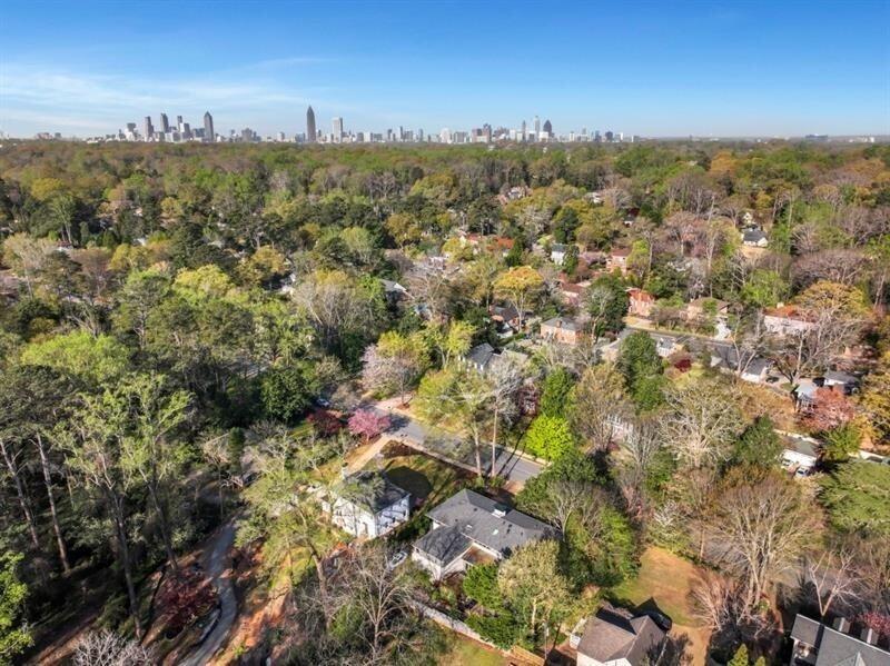 1211 Oakdale Road