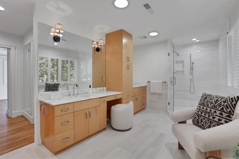 1211 Oakdale Road