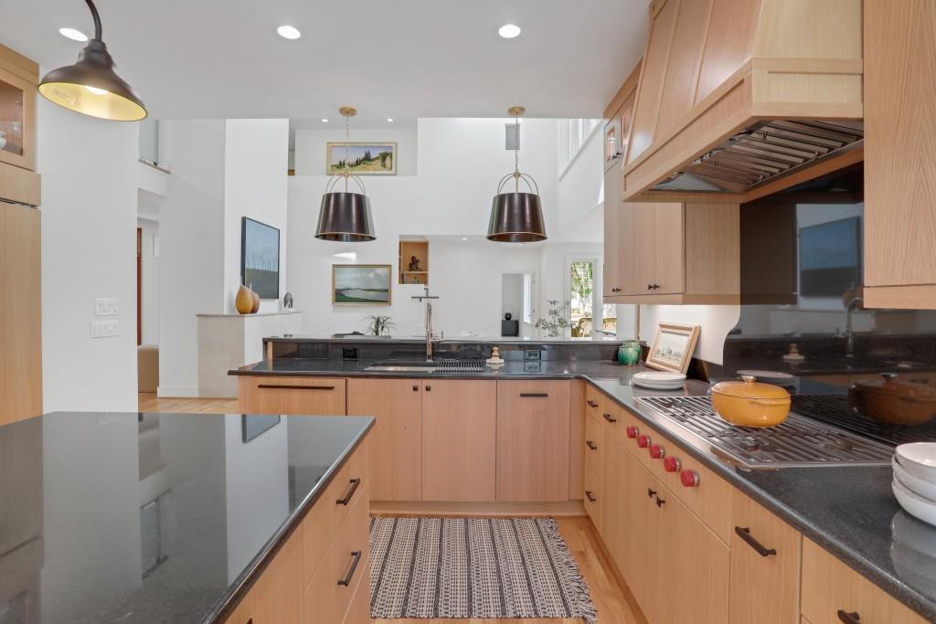 1211 Oakdale Road