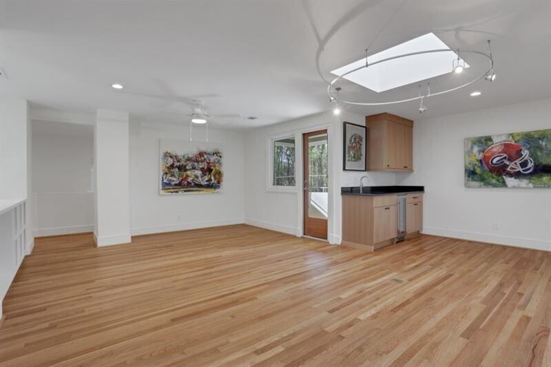 1211 Oakdale Road