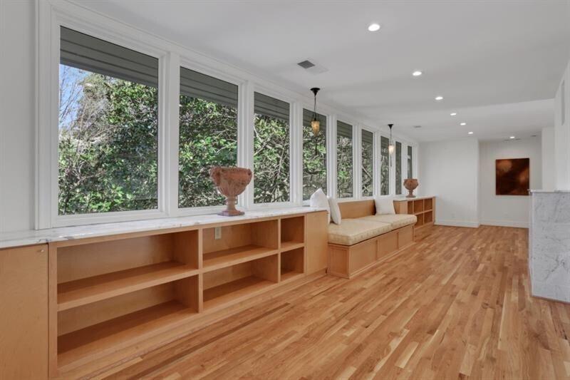 1211 Oakdale Road