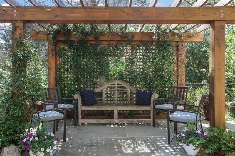 1211 Oakdale Road