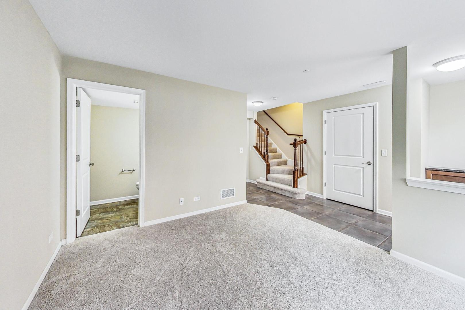 955 W 36th Place Unit: 2