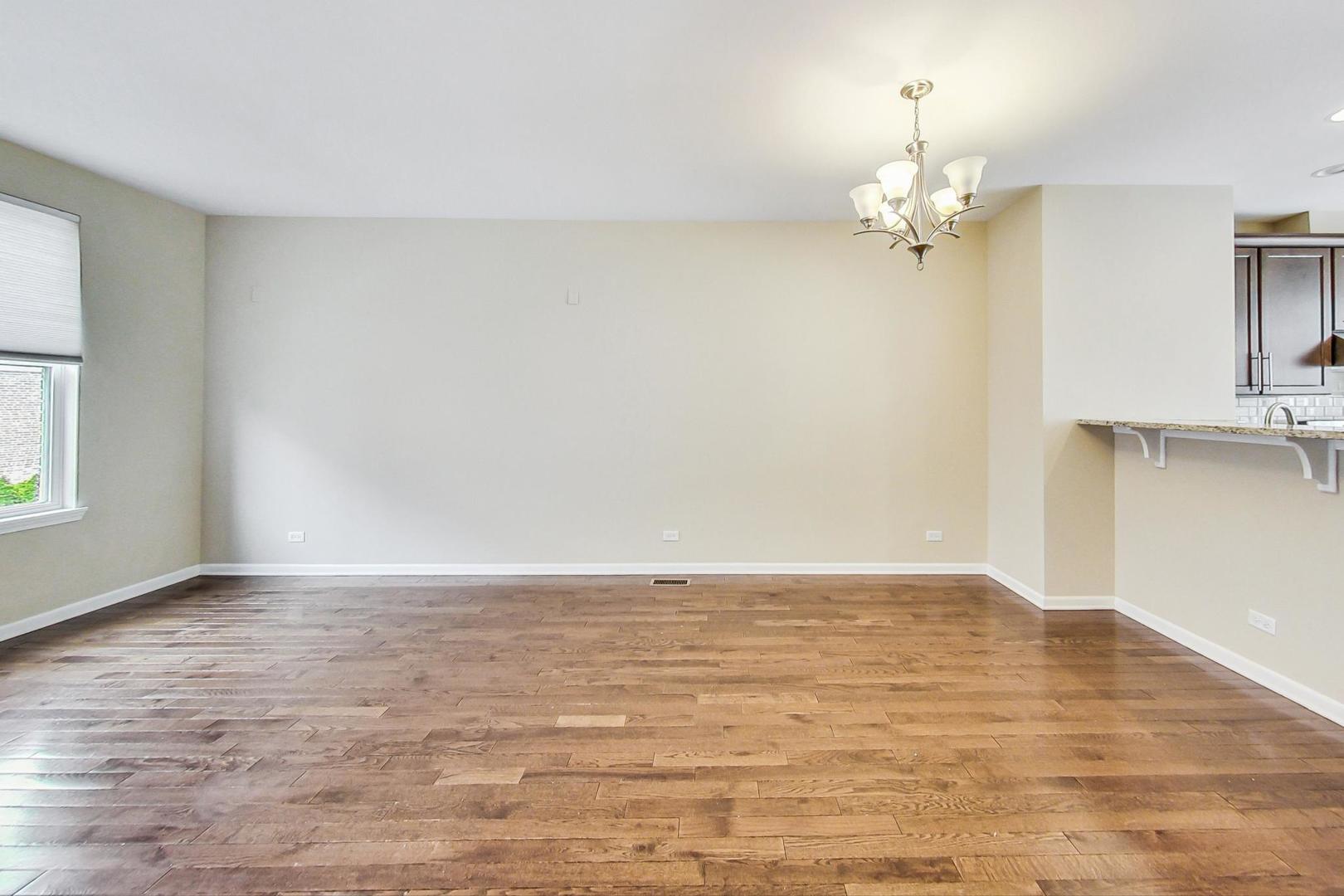 955 W 36th Place Unit: 2