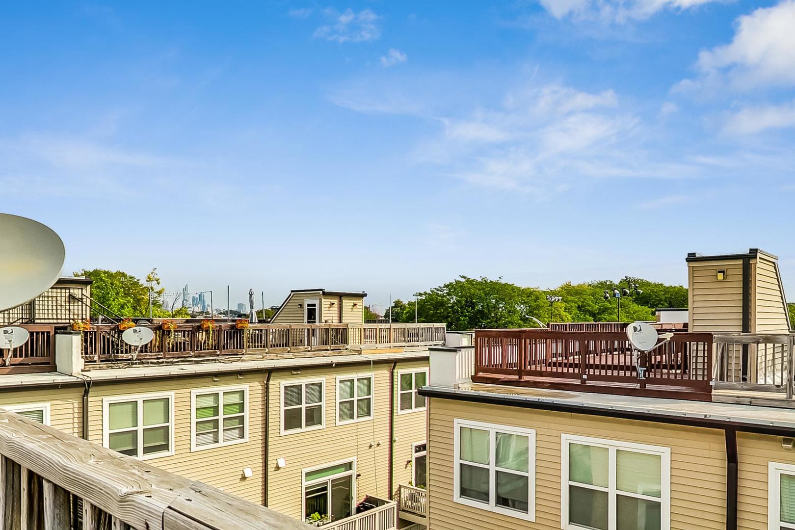 955 W 36th Place Unit: 2