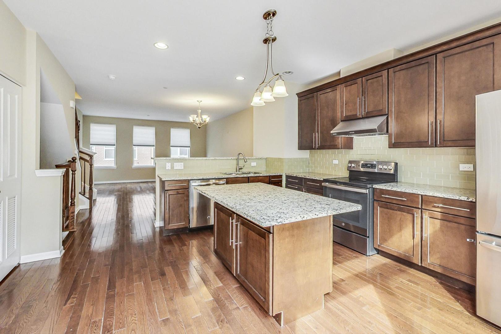 955 W 36th Place Unit: 2