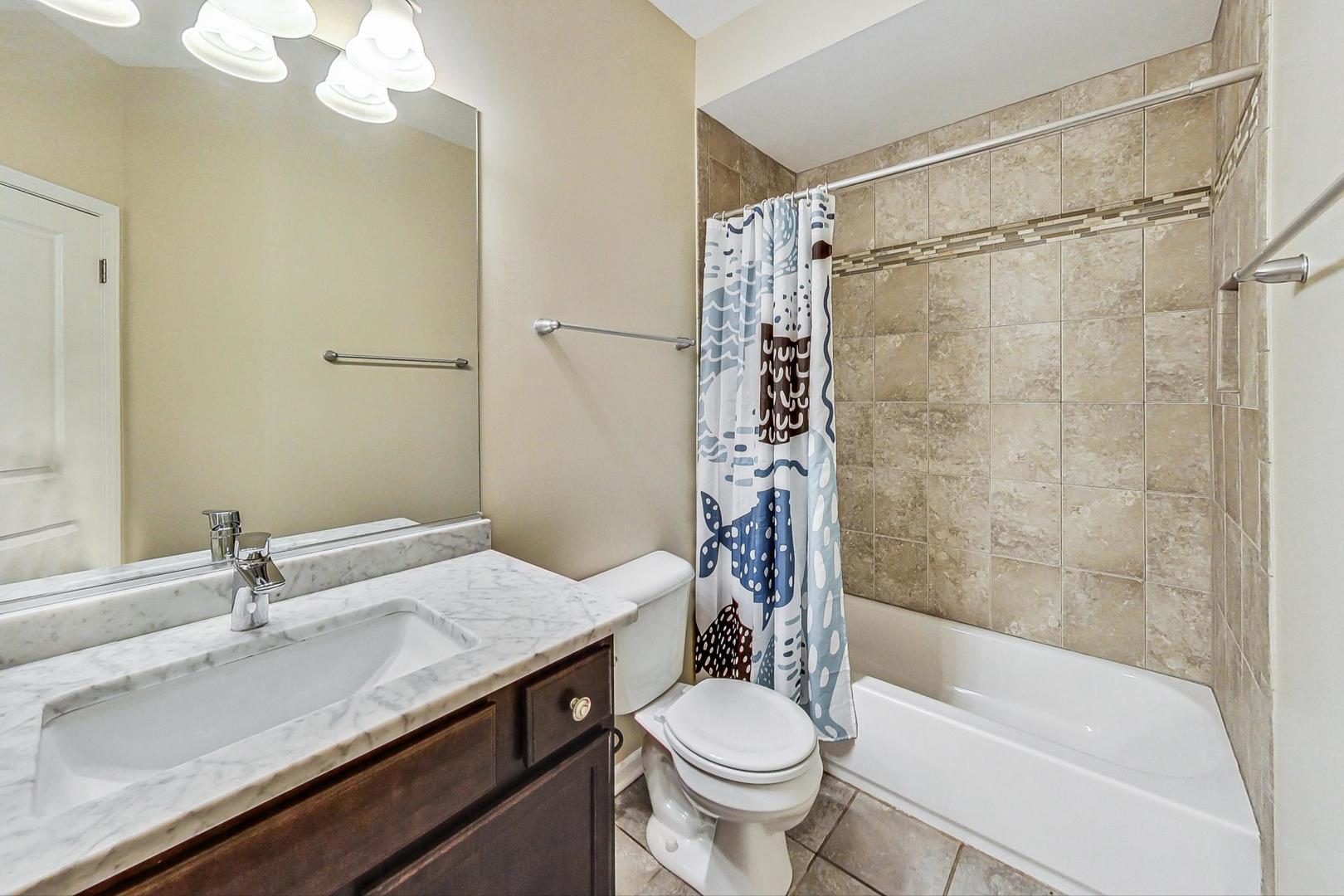 955 W 36th Place Unit: 2