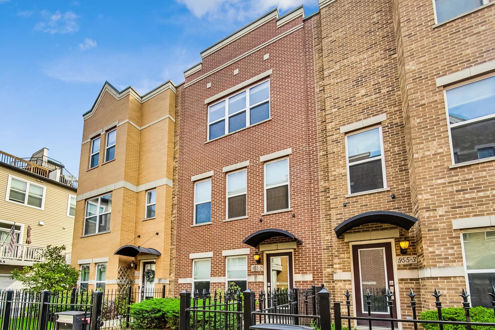 955 W 36th Place Unit: 2