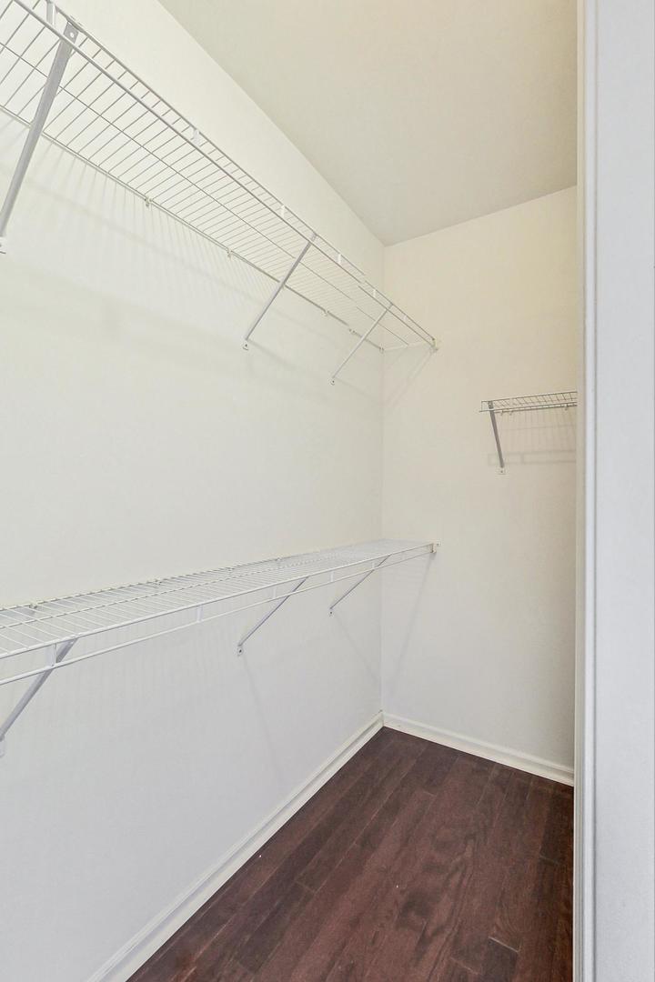 955 W 36th Place Unit: 2