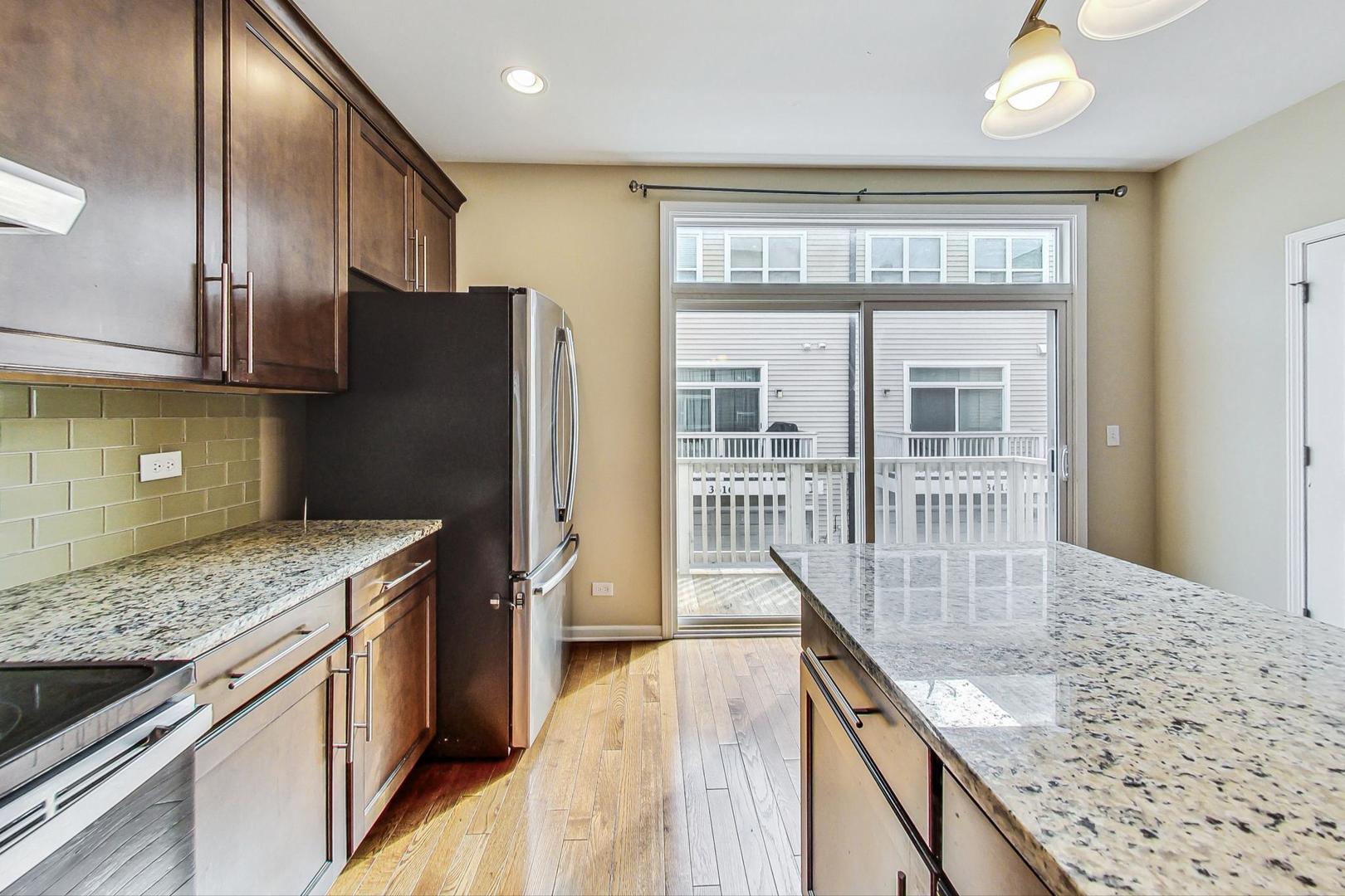955 W 36th Place Unit: 2