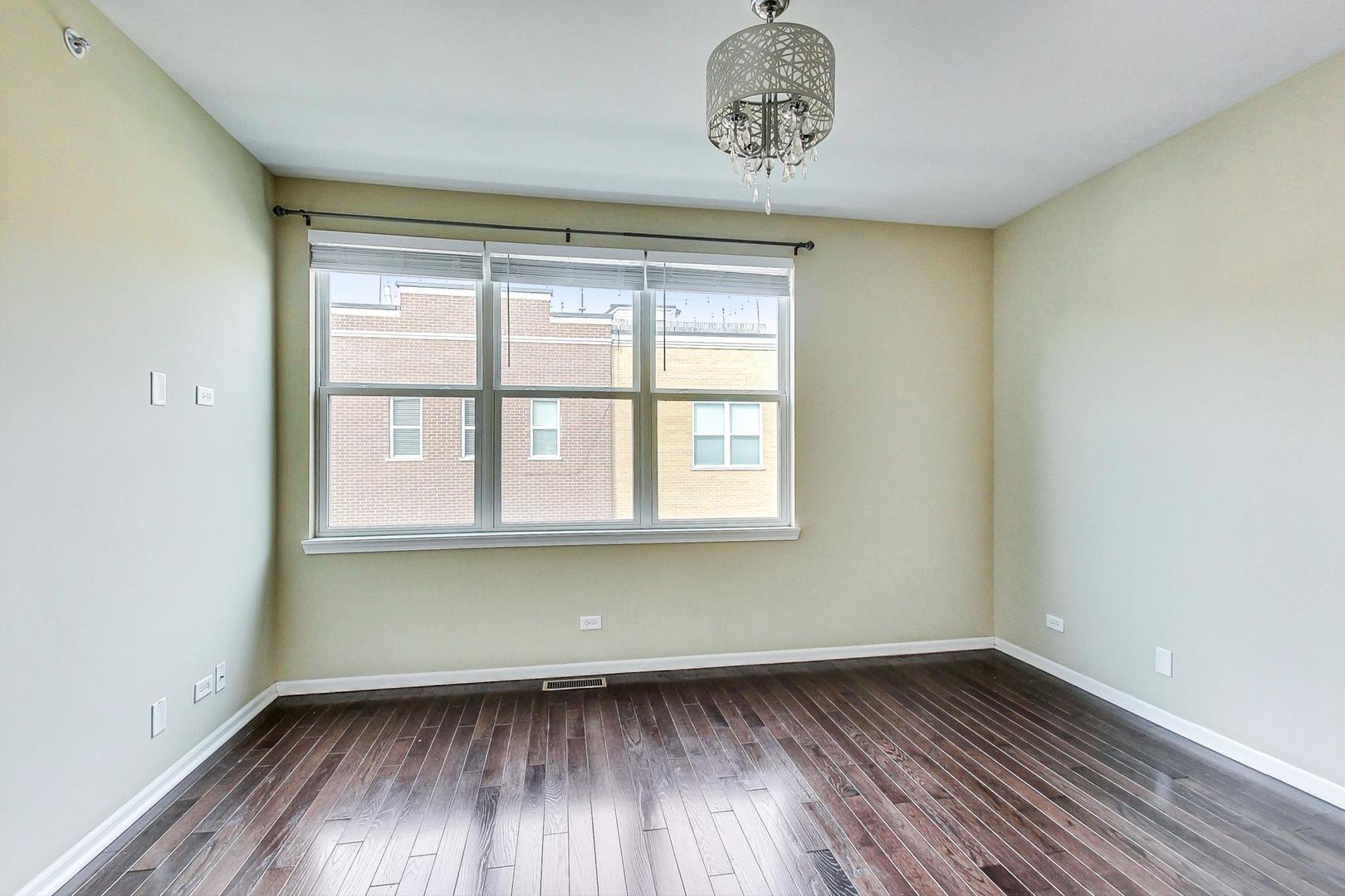 955 W 36th Place Unit: 2