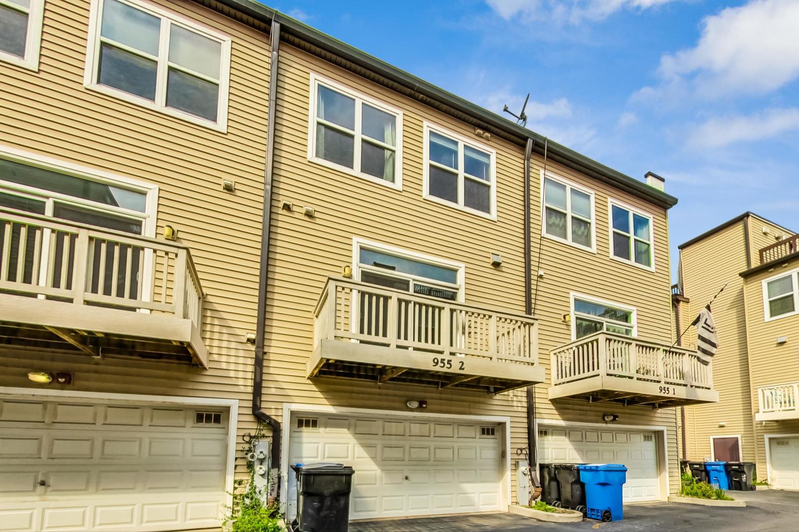 955 W 36th Place Unit: 2
