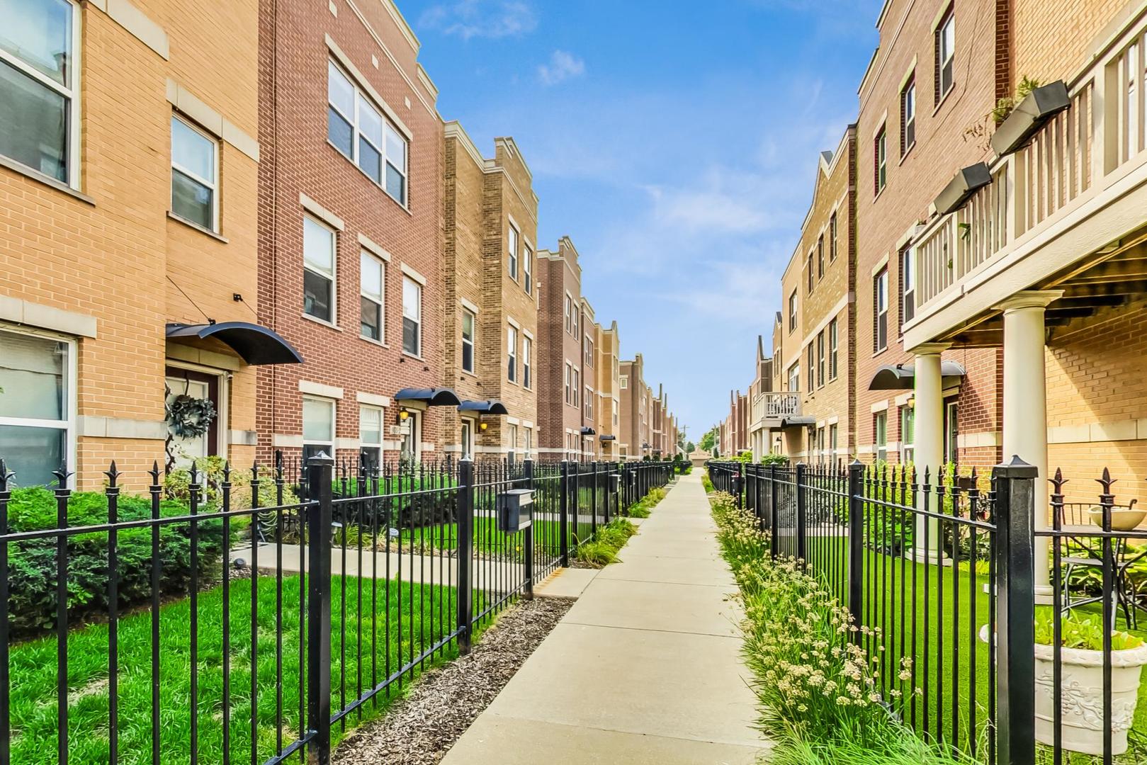 955 W 36th Place Unit: 2