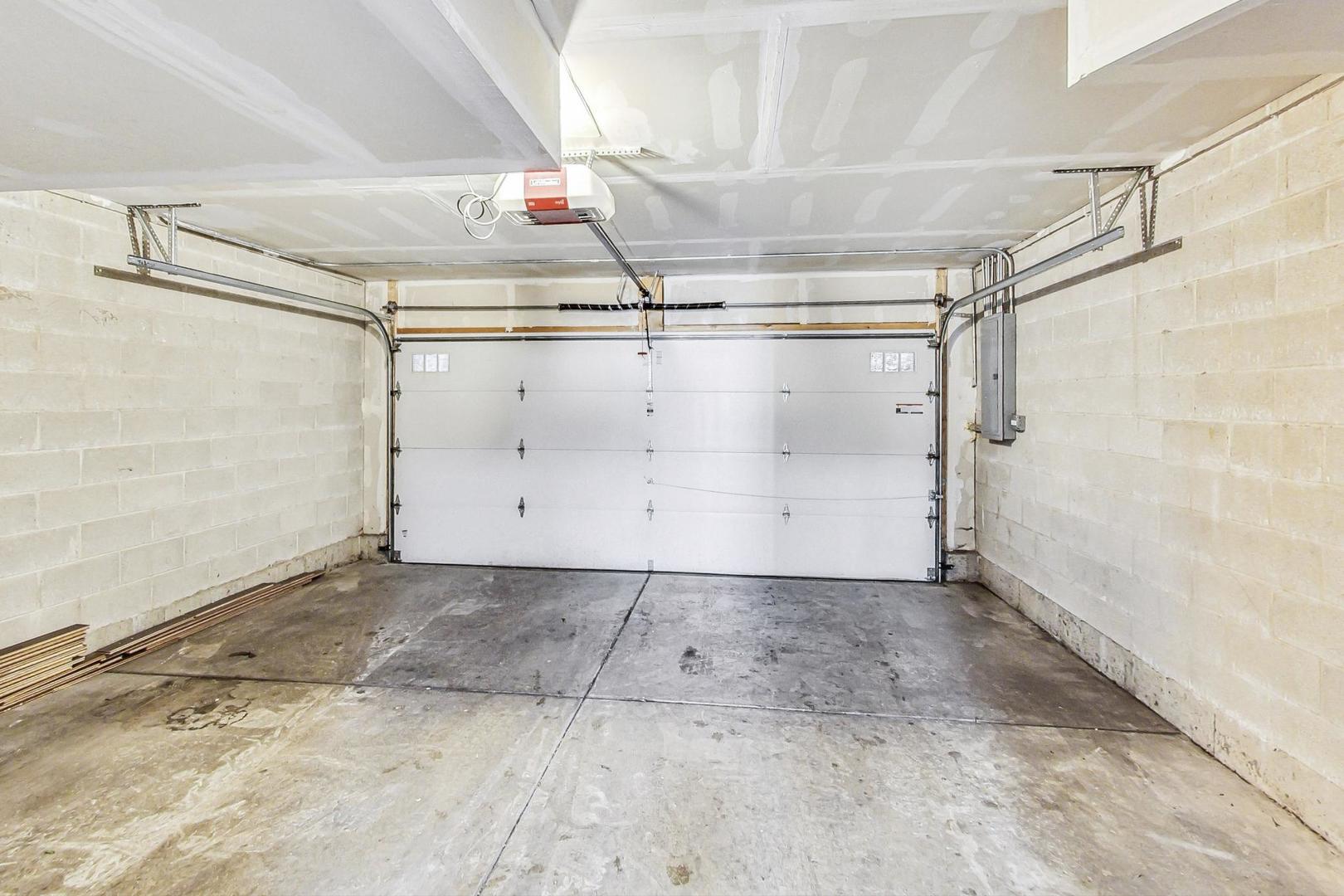 955 W 36th Place Unit: 2