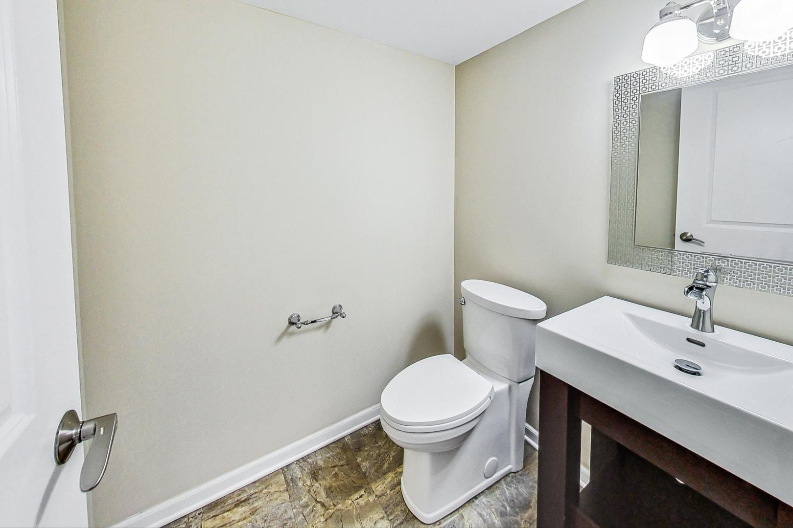 955 W 36th Place Unit: 2
