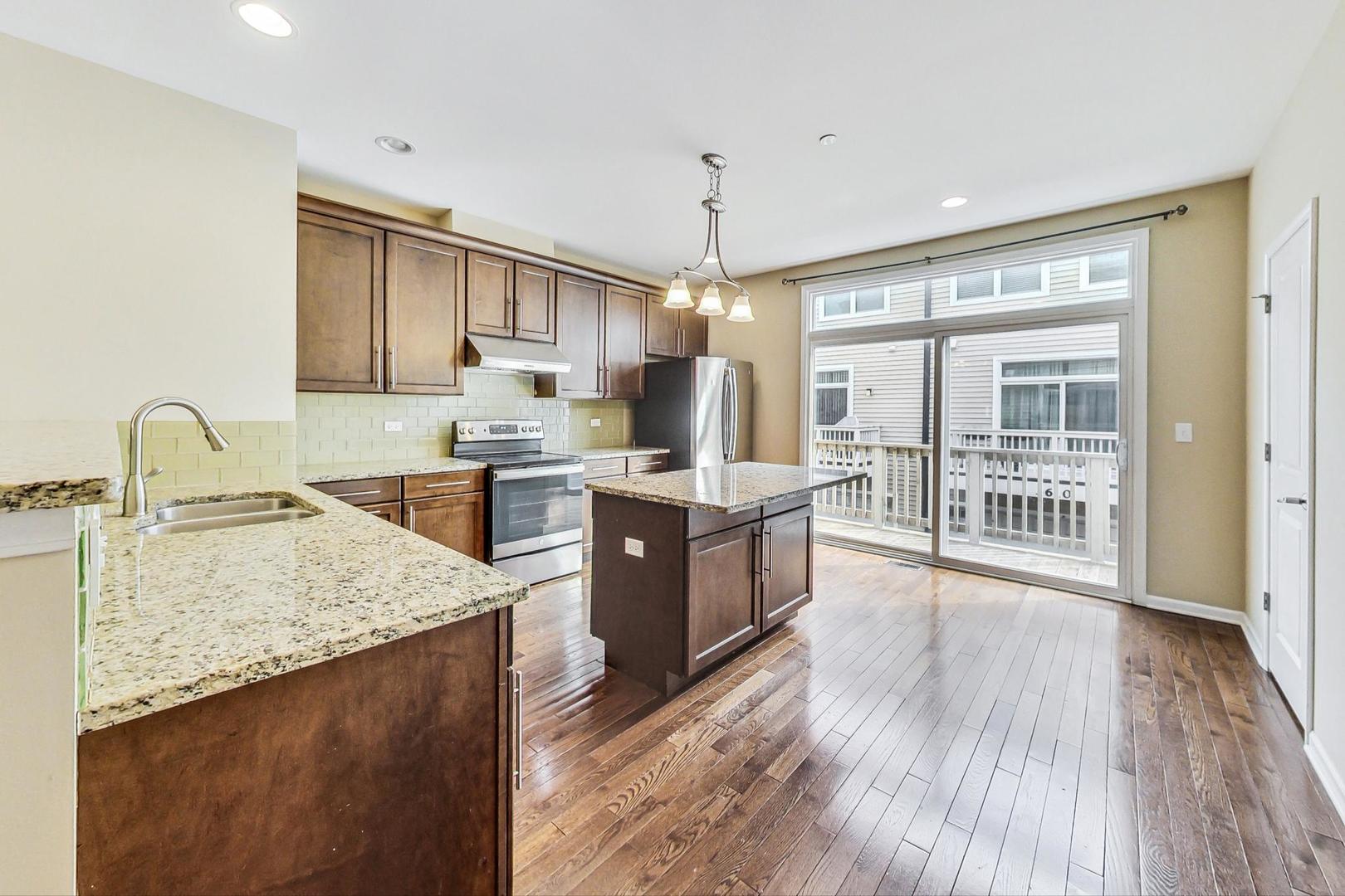 955 W 36th Place Unit: 2