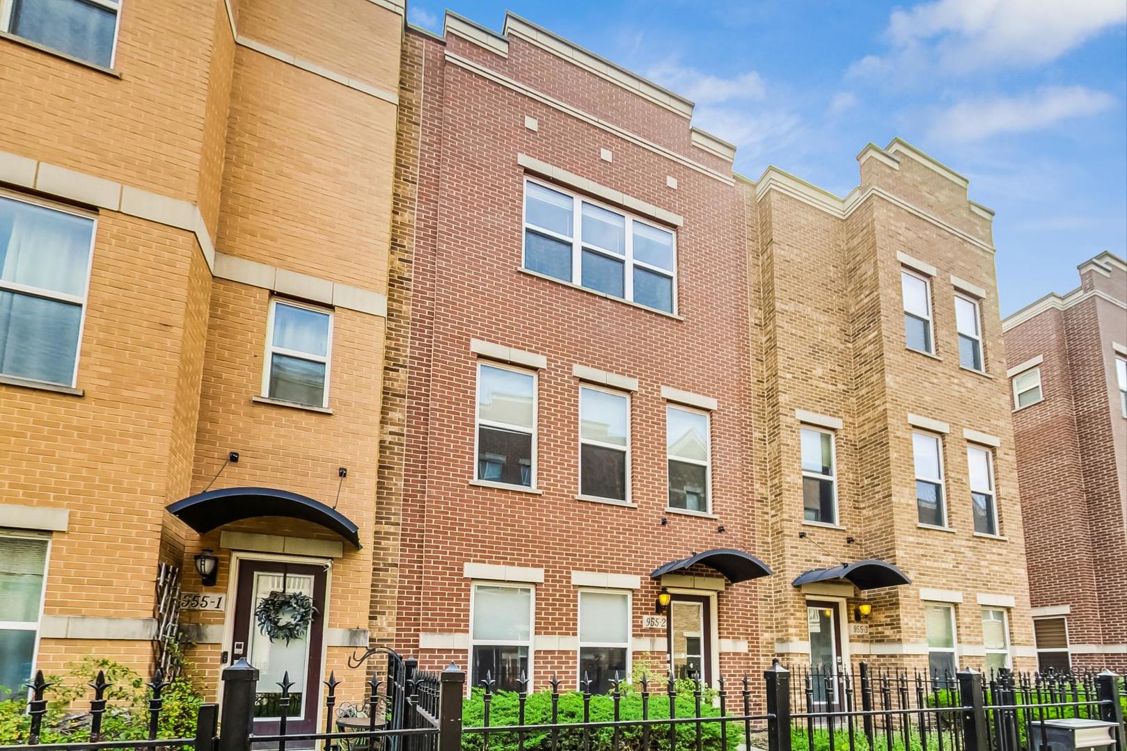 955 W 36th Place Unit: 2