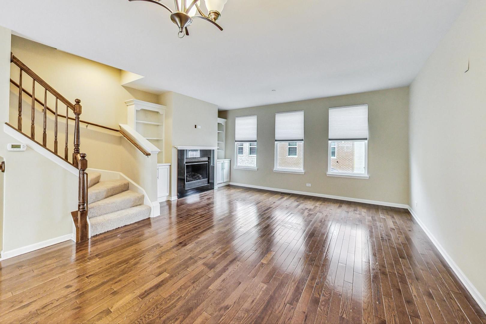 955 W 36th Place Unit: 2