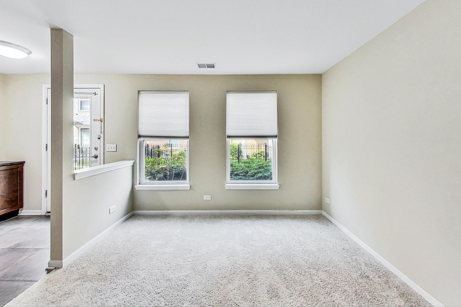 955 W 36th Place Unit: 2