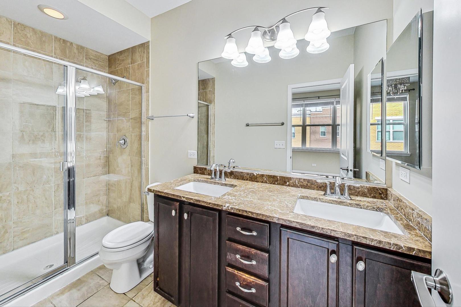 955 W 36th Place Unit: 2