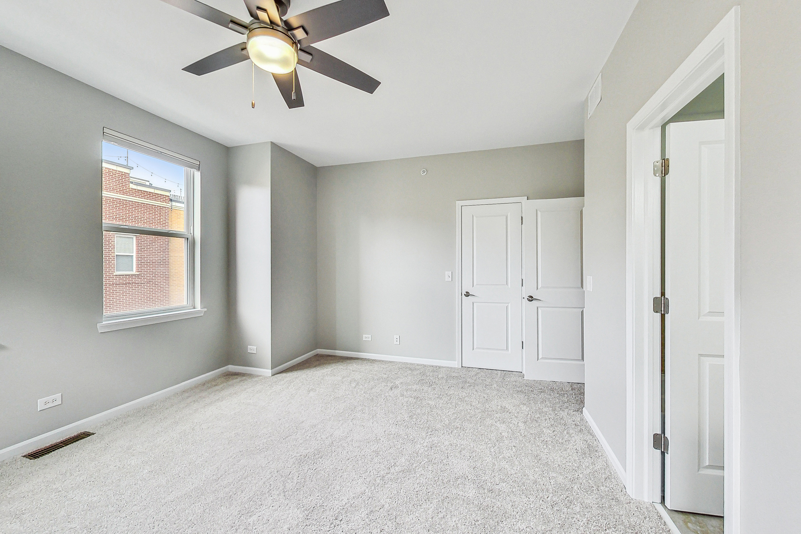 955 W 36th Place Unit: 3