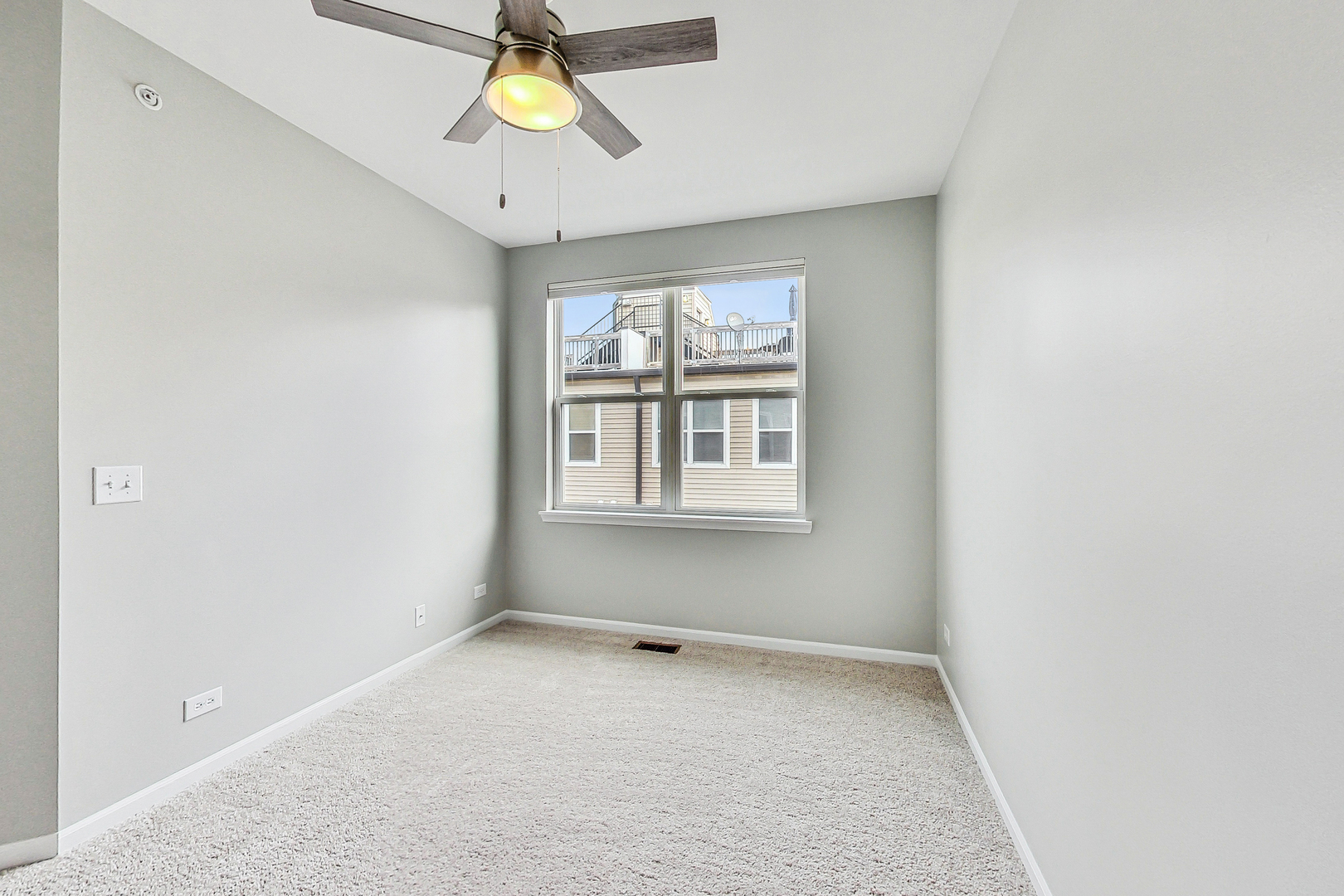 955 W 36th Place Unit: 3