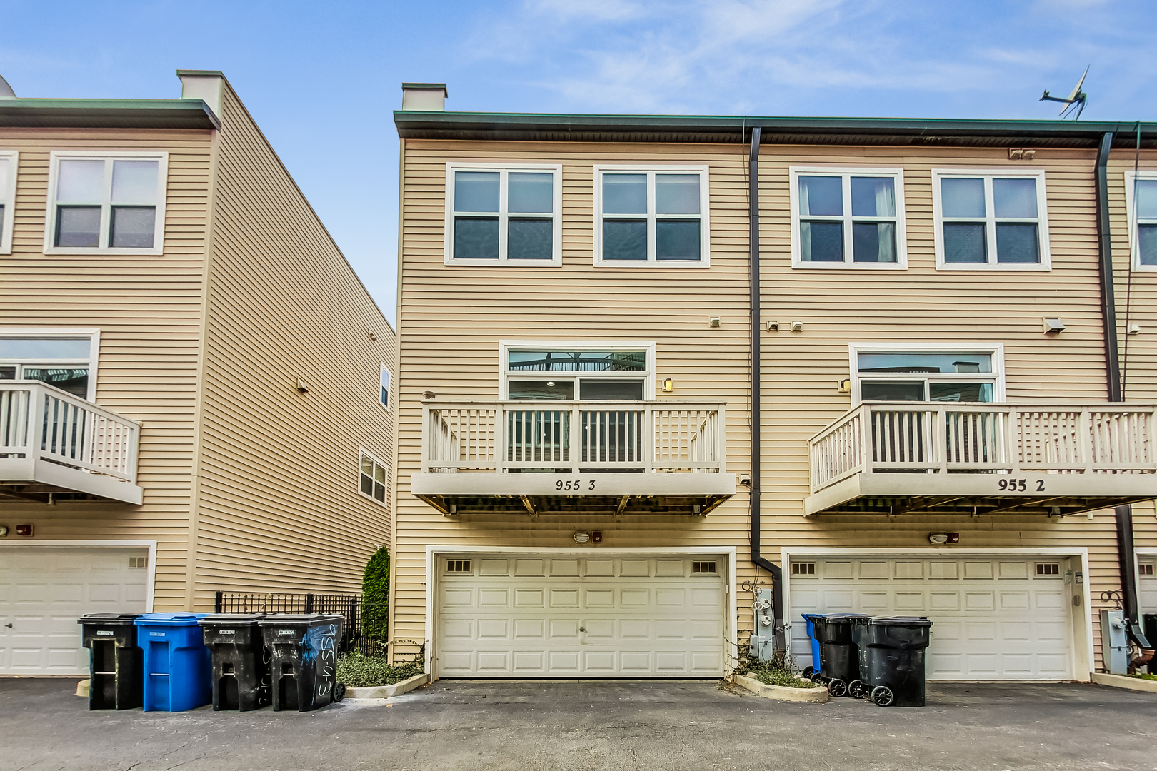955 W 36th Place Unit: 3