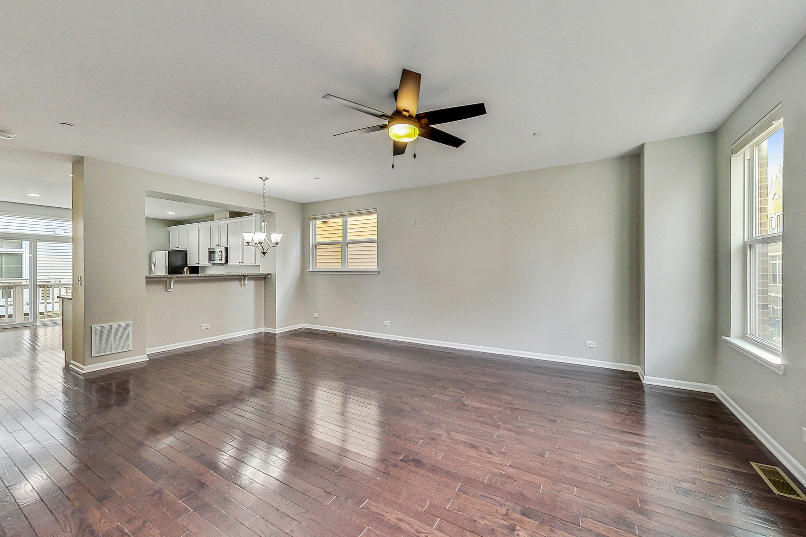 955 W 36th Place Unit: 3