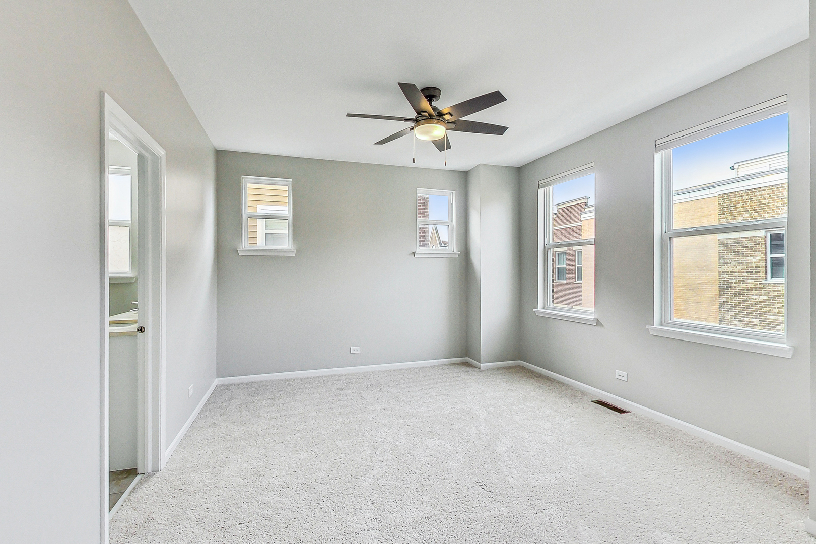 955 W 36th Place Unit: 3