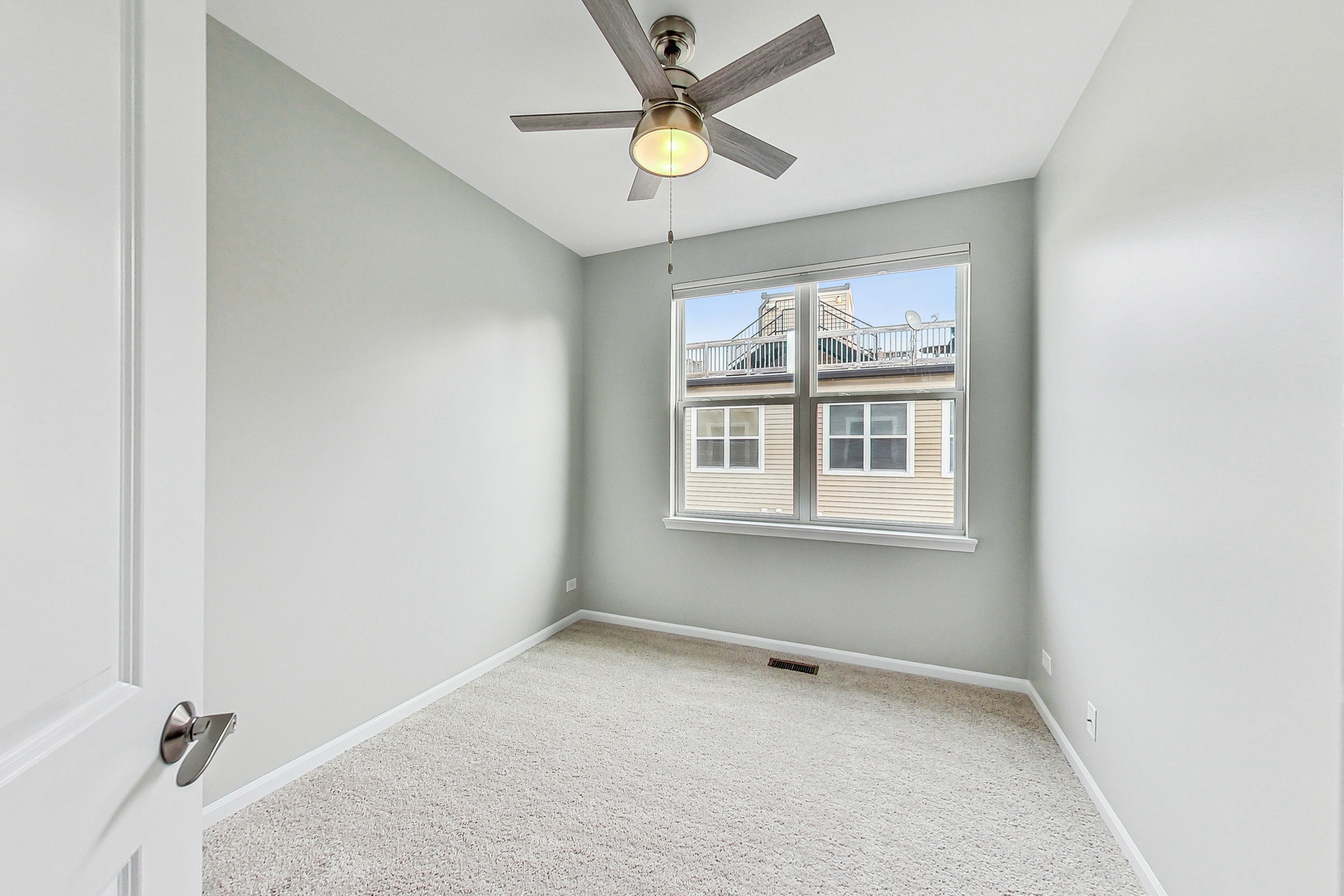 955 W 36th Place Unit: 3
