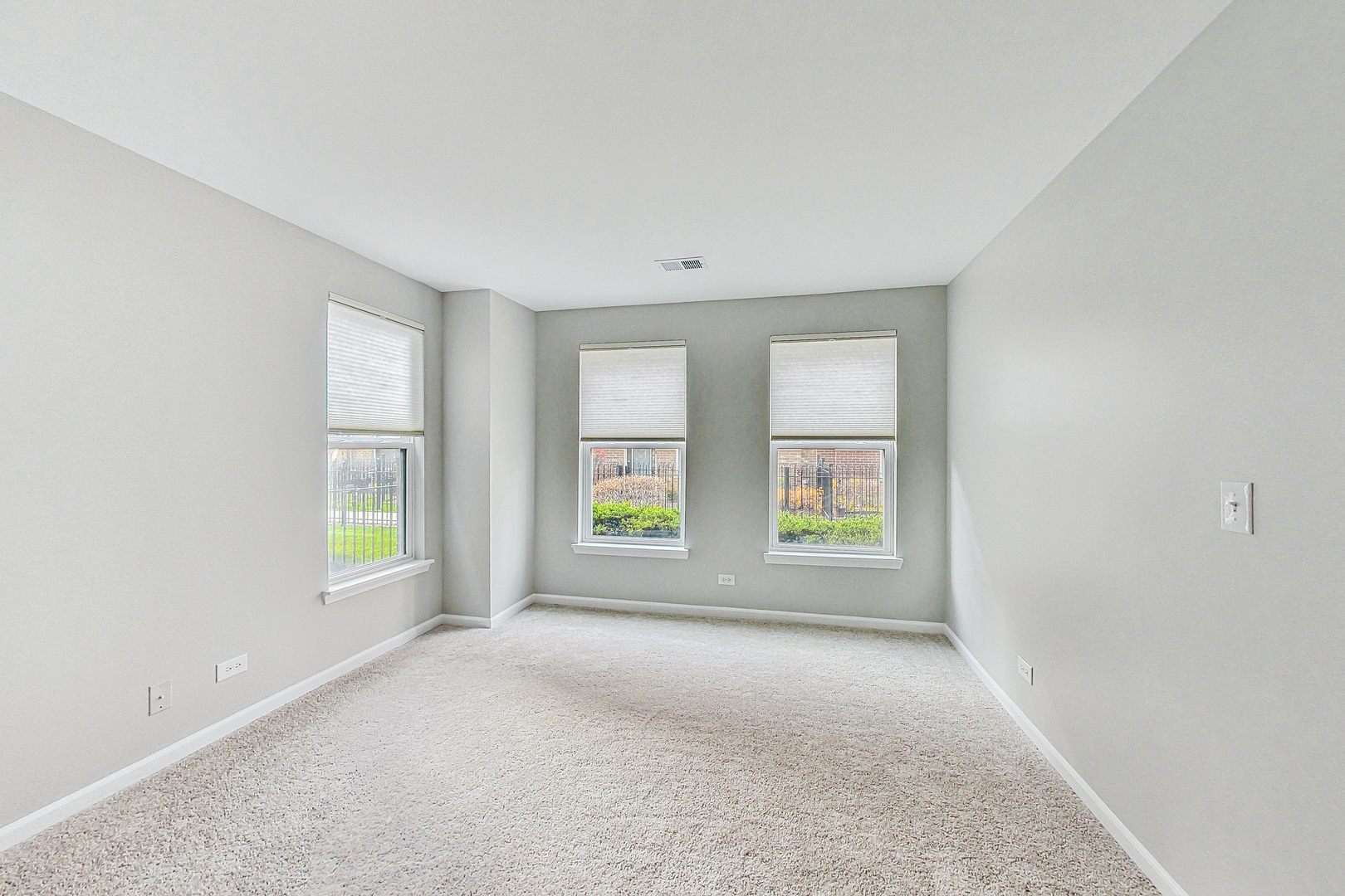 955 W 36th Place Unit: 3
