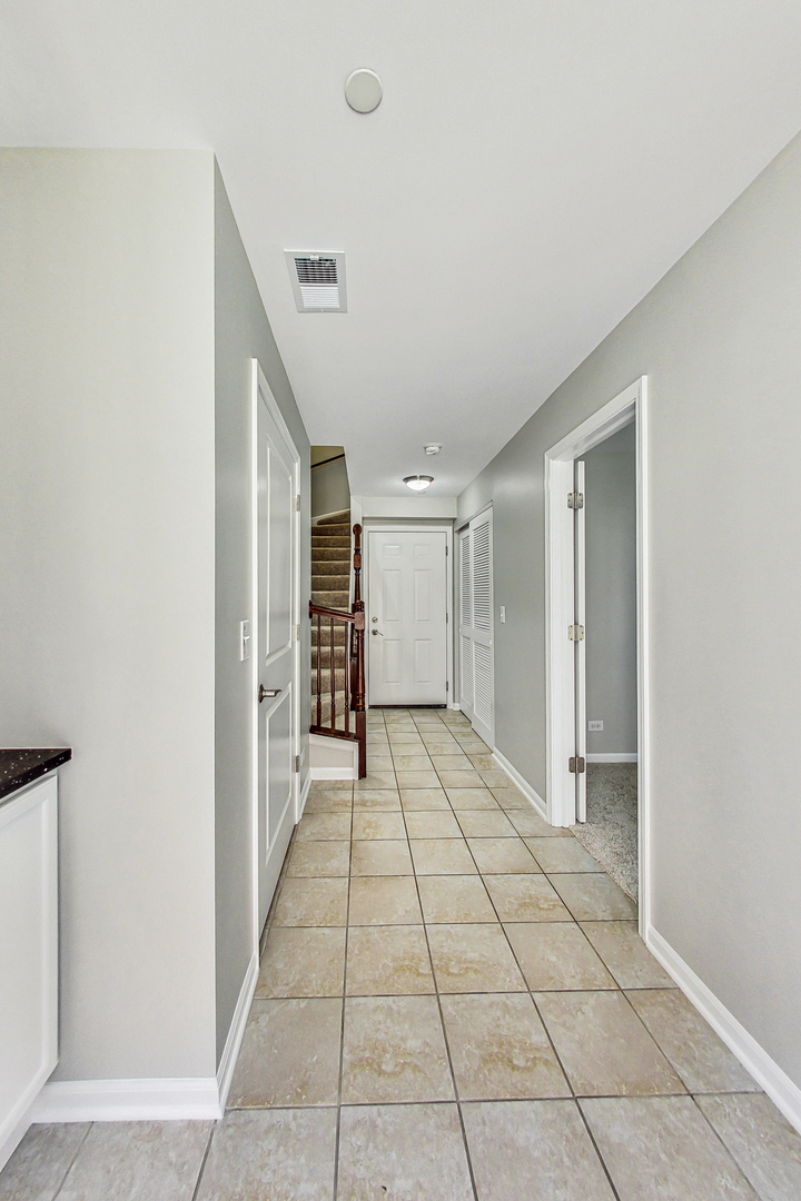 955 W 36th Place Unit: 3