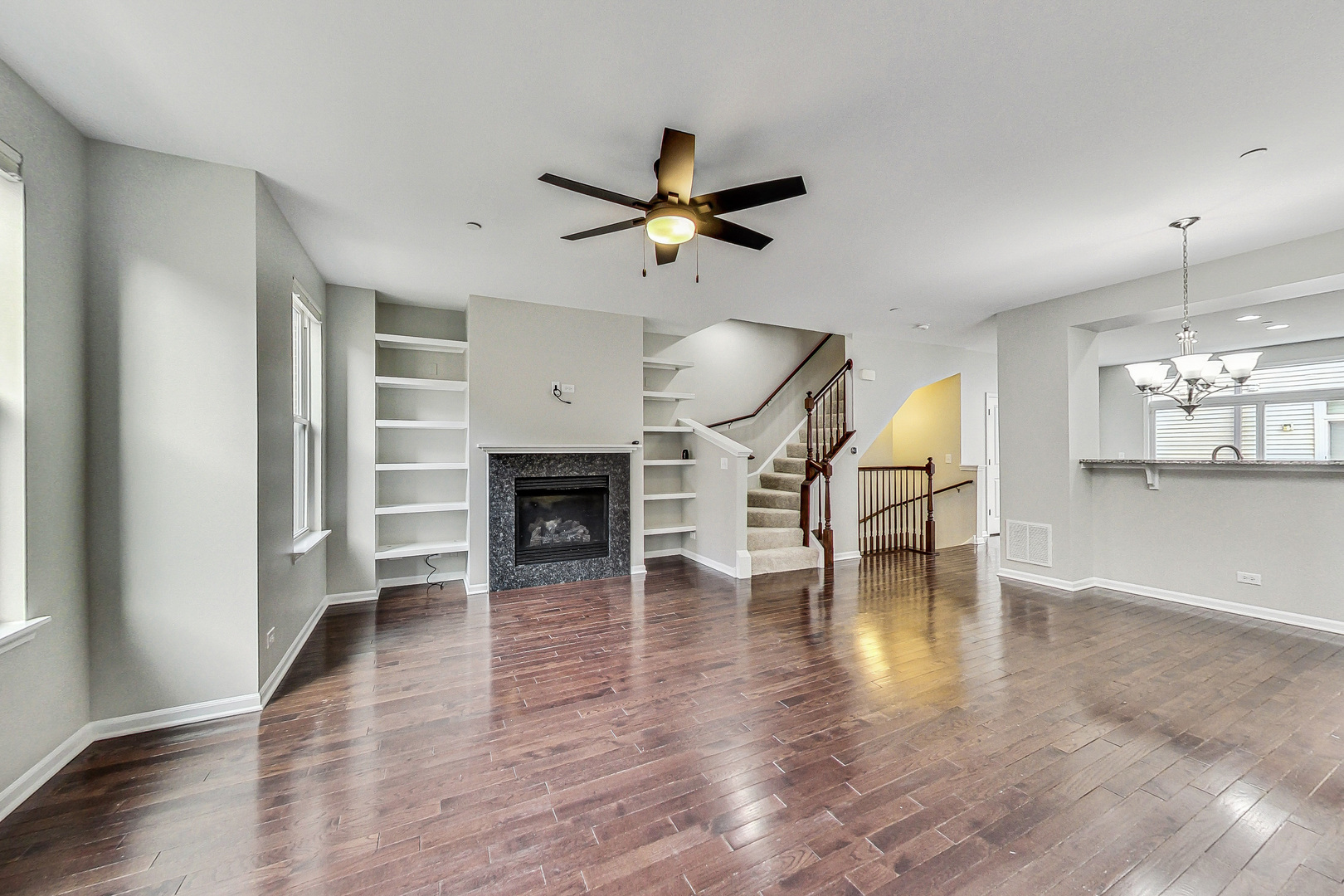 955 W 36th Place Unit: 3