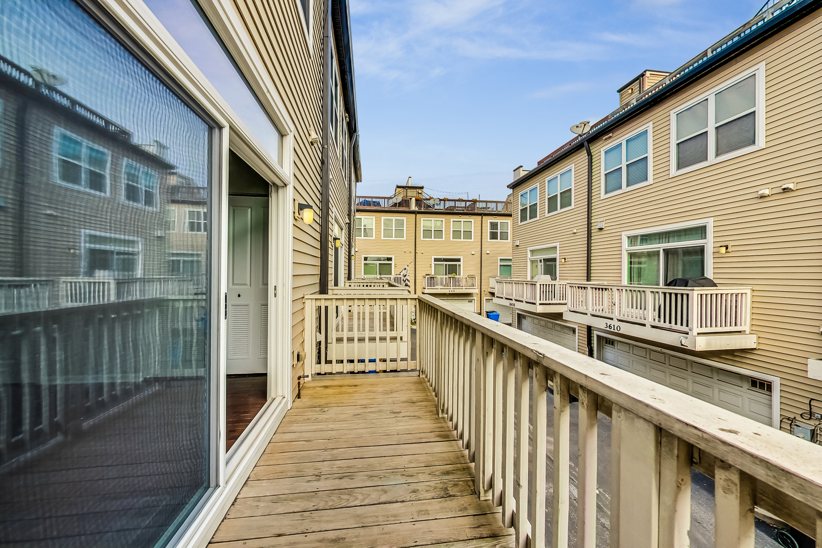 955 W 36th Place Unit: 3