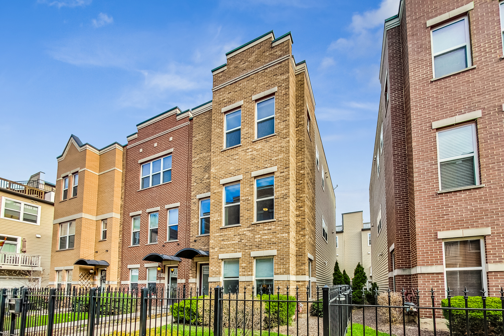 955 W 36th Place Unit: 3