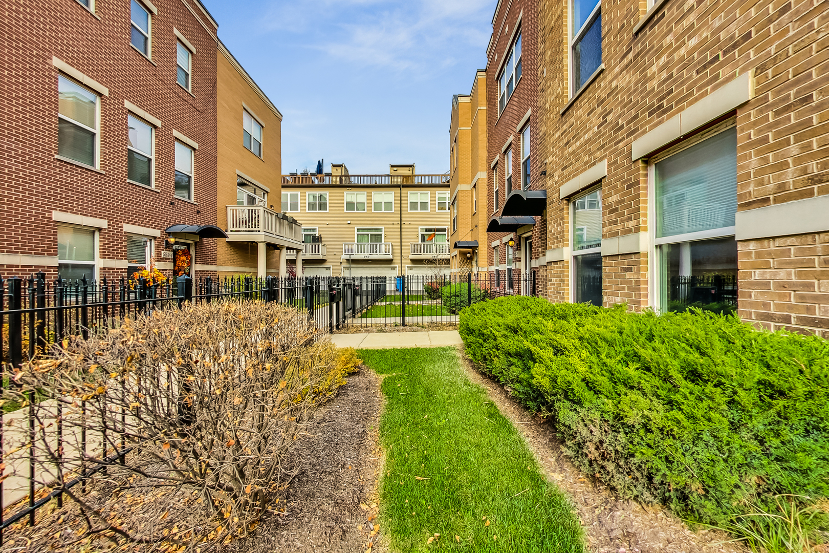 955 W 36th Place Unit: 3