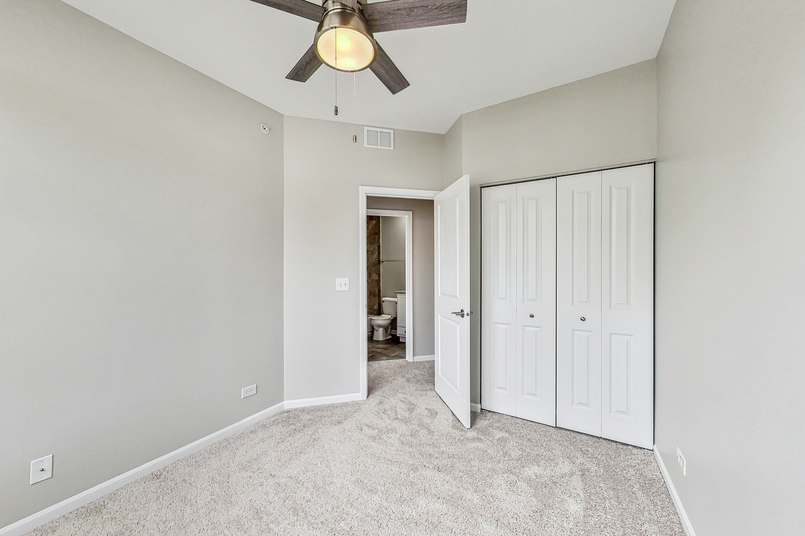 955 W 36th Place Unit: 3